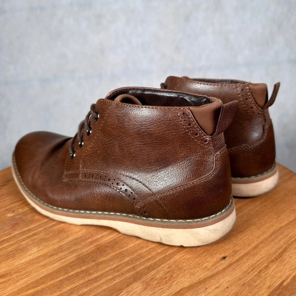 Madden Chukka Boots Mens Size 9 Brown Good Lace Up Brogue Detail Ortholite